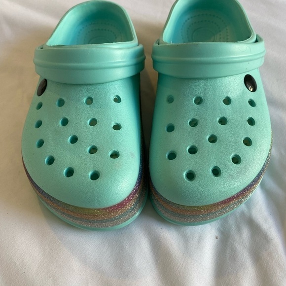 Little Girls Clogs “crocs” with rainbow glitter Platform design. Girls S… - Picture 4 of 5